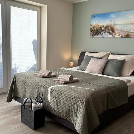 Kleine Auszeit -- Inklusive Parkplatz & Wifi, Geschirrspueler, Waschmaschine & Terrasse Mit Strandkorb -- Perfekt Fuer Urlaub & Business Scharbeutz Bagian luar foto