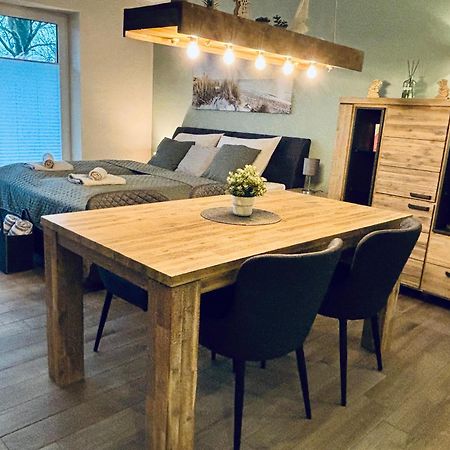 Kleine Auszeit -- Inklusive Parkplatz & Wifi, Geschirrspueler, Waschmaschine & Terrasse Mit Strandkorb -- Perfekt Fuer Urlaub & Business Scharbeutz Bagian luar foto