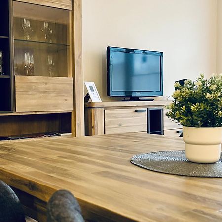 Kleine Auszeit -- Inklusive Parkplatz & Wifi, Geschirrspueler, Waschmaschine & Terrasse Mit Strandkorb -- Perfekt Fuer Urlaub & Business Scharbeutz Bagian luar foto