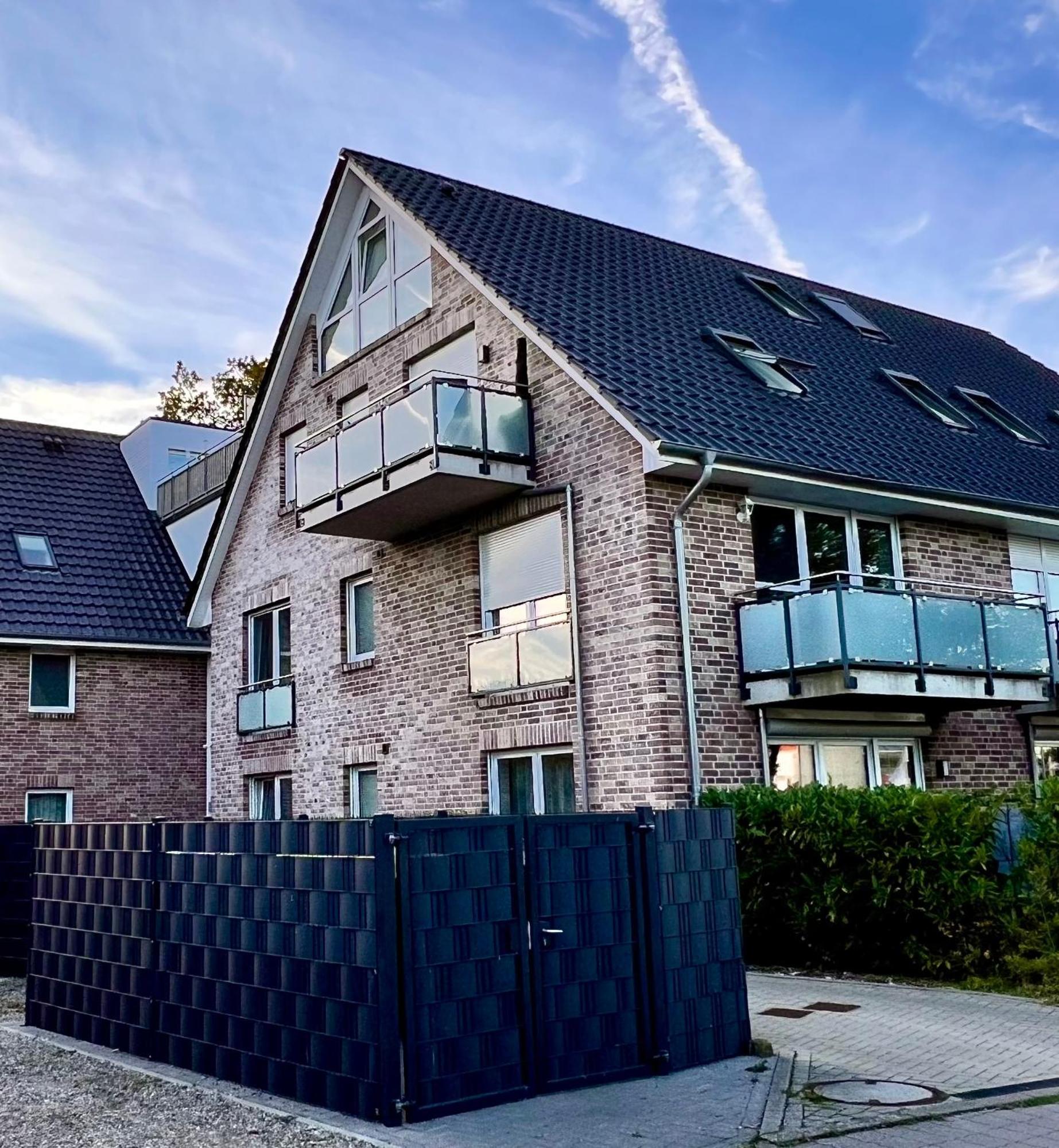 Kleine Auszeit -- Inklusive Parkplatz & Wifi, Geschirrspueler, Waschmaschine & Terrasse Mit Strandkorb -- Perfekt Fuer Urlaub & Business Scharbeutz Bagian luar foto
