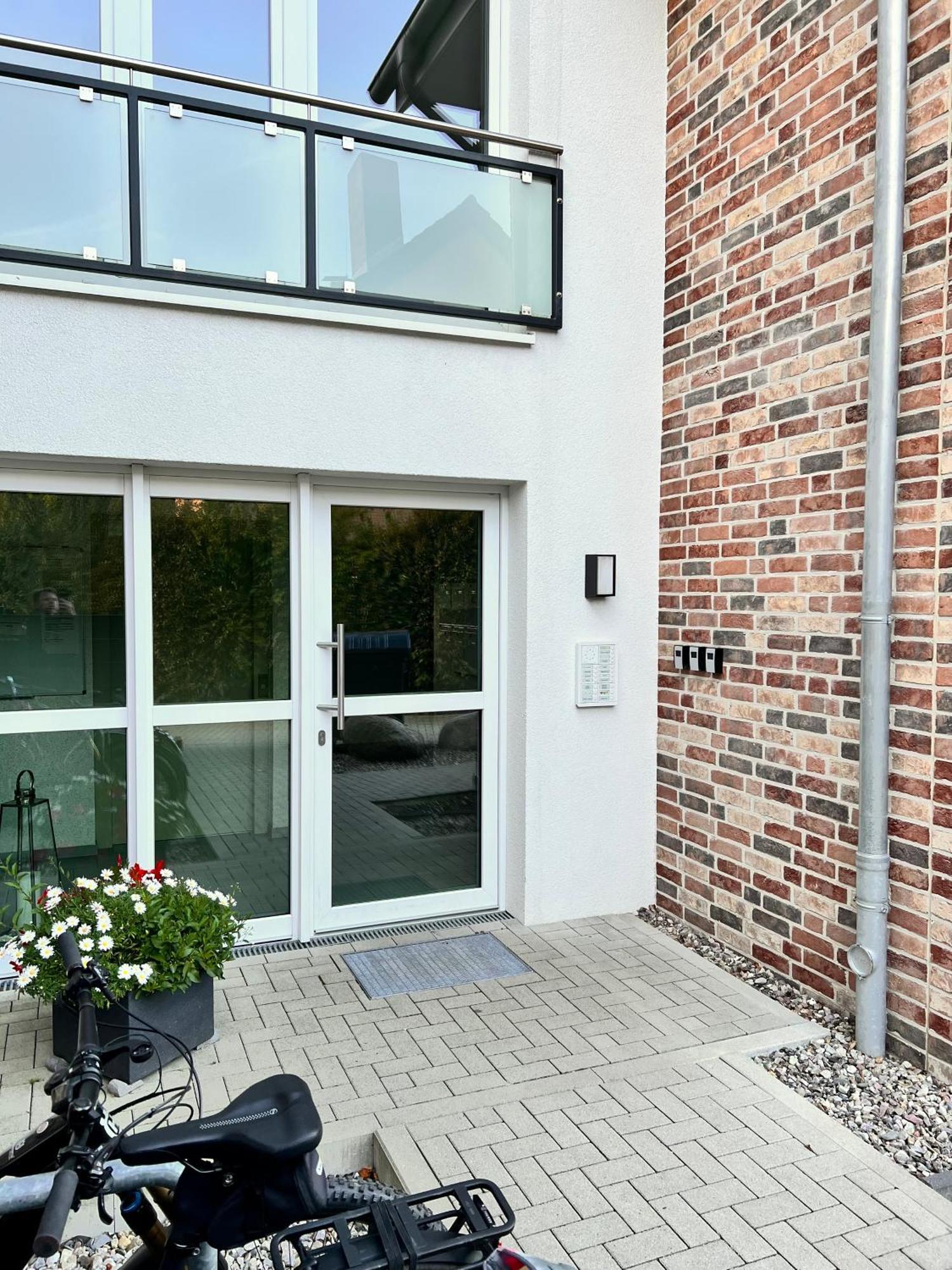 Kleine Auszeit -- Inklusive Parkplatz & Wifi, Geschirrspueler, Waschmaschine & Terrasse Mit Strandkorb -- Perfekt Fuer Urlaub & Business Scharbeutz Bagian luar foto