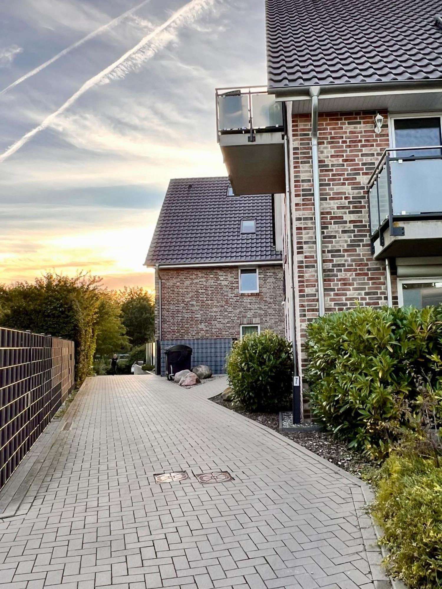 Kleine Auszeit -- Inklusive Parkplatz & Wifi, Geschirrspueler, Waschmaschine & Terrasse Mit Strandkorb -- Perfekt Fuer Urlaub & Business Scharbeutz Bagian luar foto