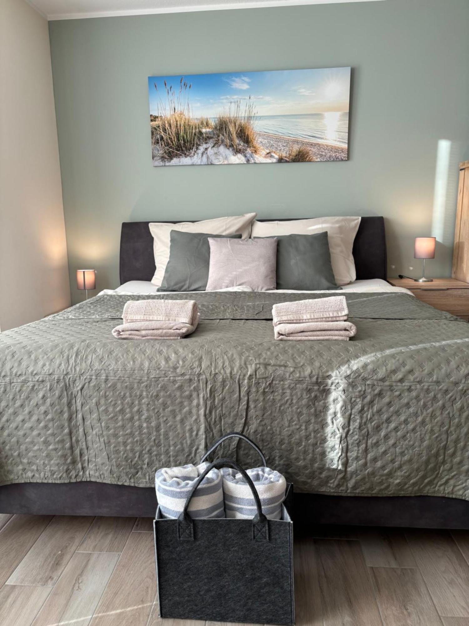 Kleine Auszeit -- Inklusive Parkplatz & Wifi, Geschirrspueler, Waschmaschine & Terrasse Mit Strandkorb -- Perfekt Fuer Urlaub & Business Scharbeutz Bagian luar foto