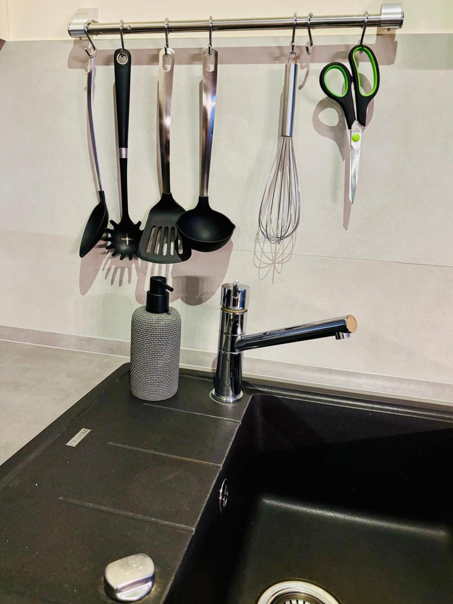 Kleine Auszeit -- Inklusive Parkplatz & Wifi, Geschirrspueler, Waschmaschine & Terrasse Mit Strandkorb -- Perfekt Fuer Urlaub & Business Scharbeutz Bagian luar foto