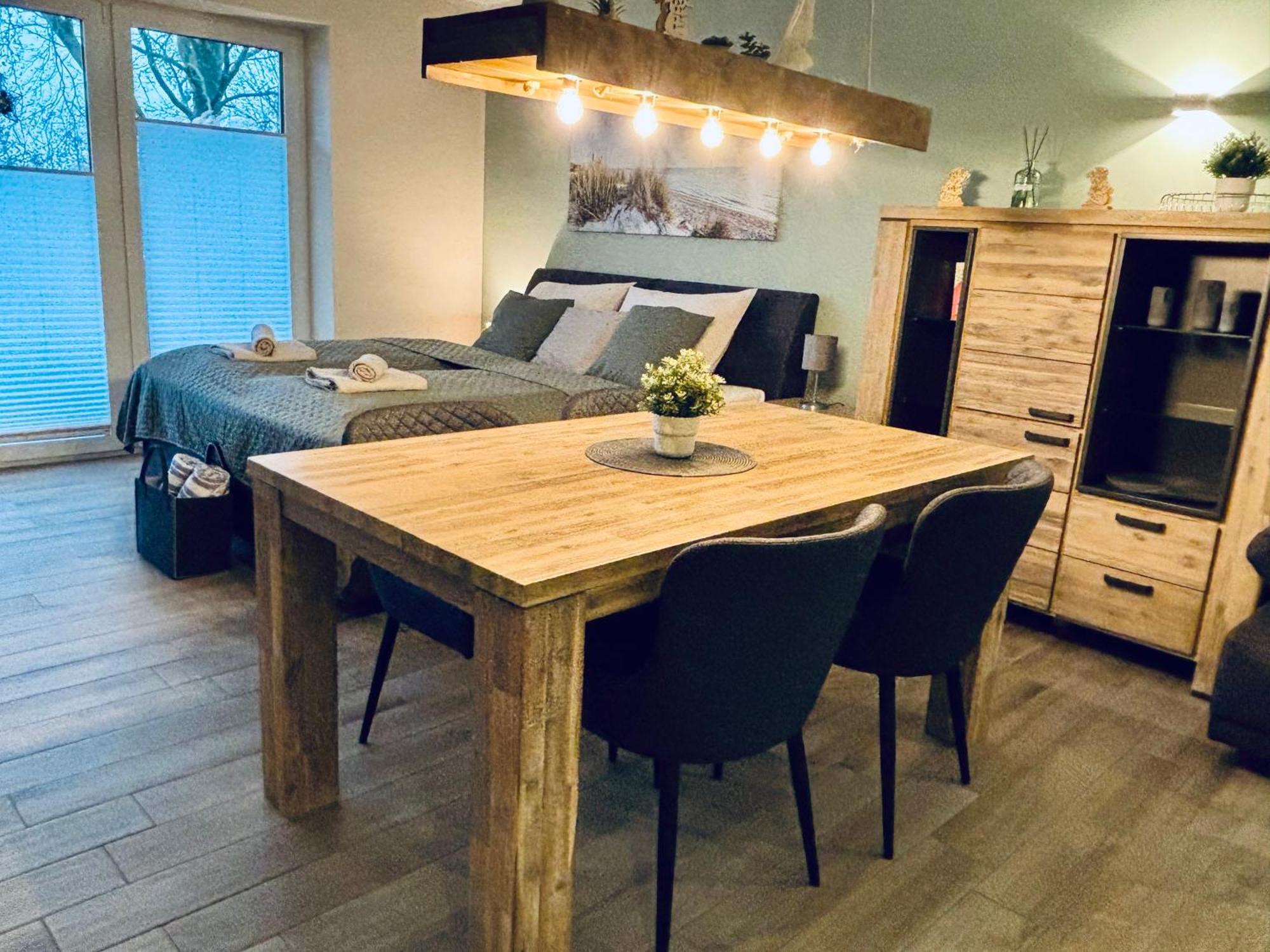 Kleine Auszeit -- Inklusive Parkplatz & Wifi, Geschirrspueler, Waschmaschine & Terrasse Mit Strandkorb -- Perfekt Fuer Urlaub & Business Scharbeutz Bagian luar foto
