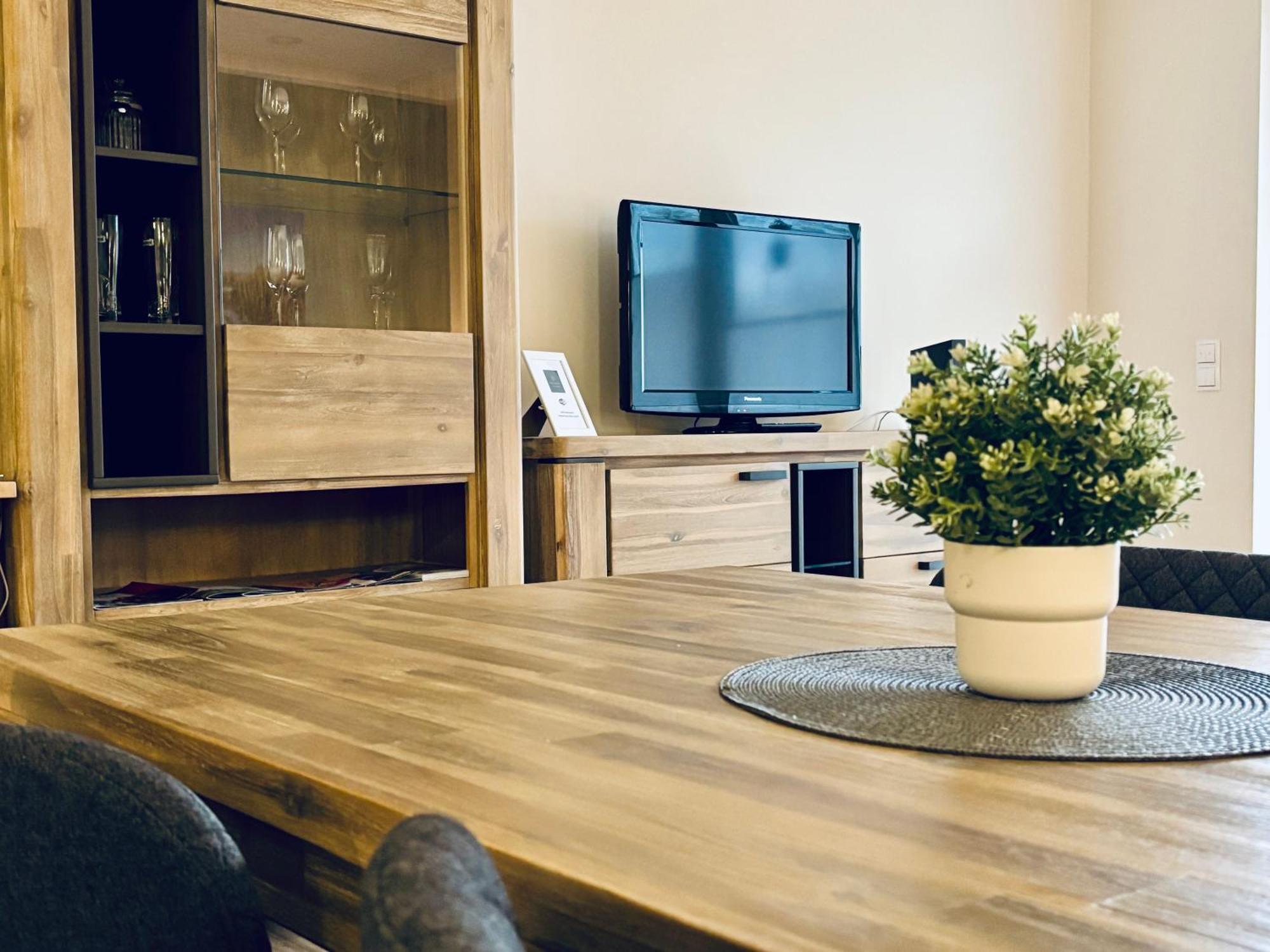 Kleine Auszeit -- Inklusive Parkplatz & Wifi, Geschirrspueler, Waschmaschine & Terrasse Mit Strandkorb -- Perfekt Fuer Urlaub & Business Scharbeutz Bagian luar foto